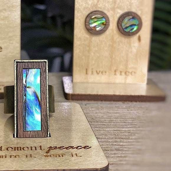 HANDMADE Artisan Jewelry Set OS Wood Brass Abalone Shell Ring & Stud Earrings - Picture 1 of 6